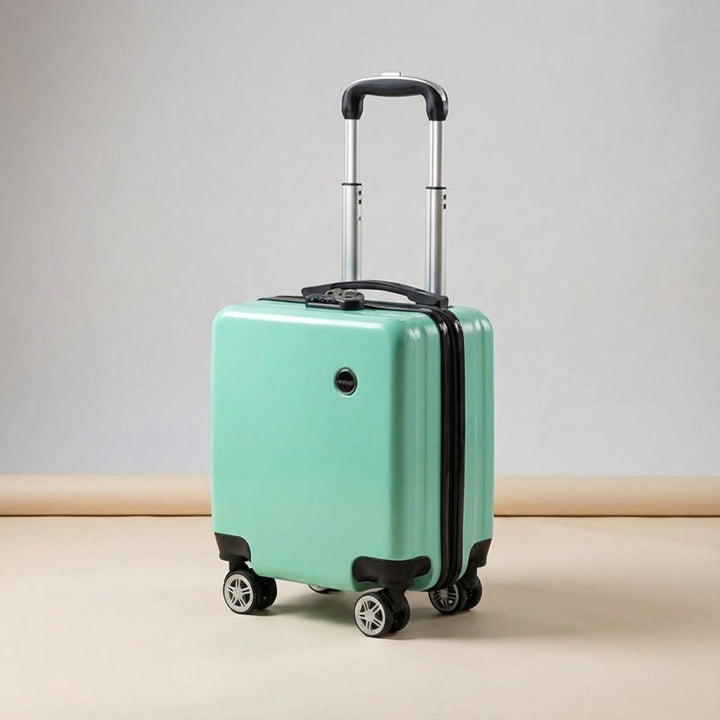 Handige cabinekoffer met soepele wielen, compact en duurzaam voor elke vakantie.