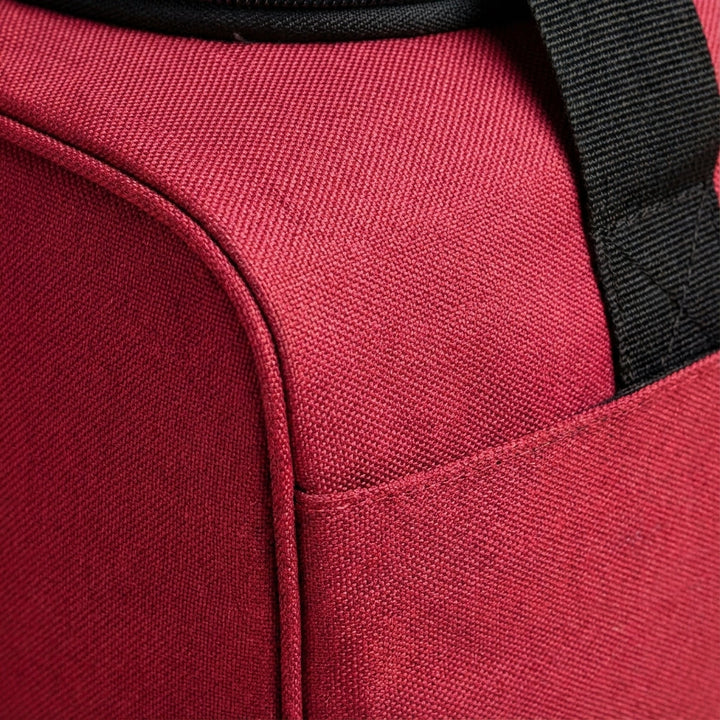 Stijlvolle Airlite duffelbag in compact formaat, perfect als lichtgewicht reistas voor weekendjes weg.