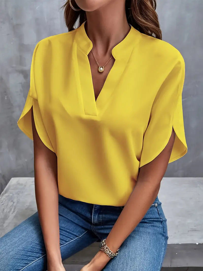 Verschillende kleuren van de lichtgewicht damesblouse tentoongesteld.