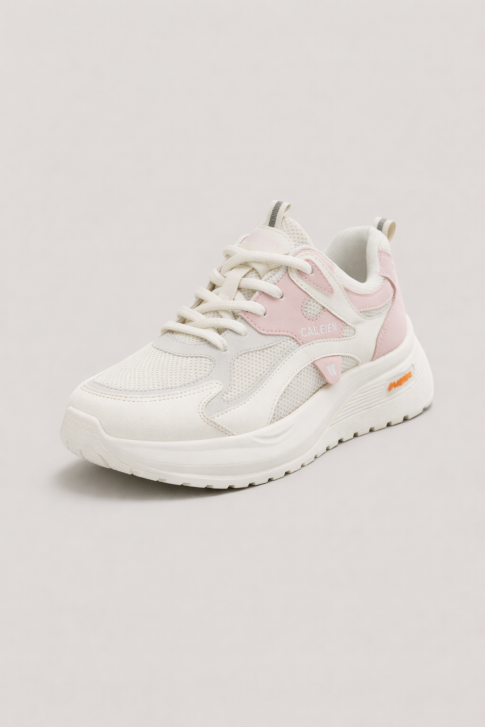 Roze damessportschoenen, lichtgewicht en sportief, met flexibele zool voor ondersteuning. Geschikt voor maat 35.