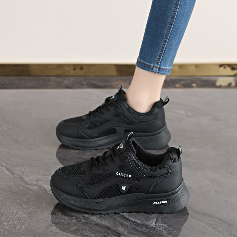 Comfortabele damessportschoenen met flexibele zool en ademend bovenwerk, perfect als wandel- of casual schoenen.