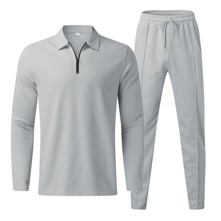 Stijlvol lichtgewicht heren tracksuit. Trendy sportief set voor casual vrijetijdskleding en actieve zomerse dagen.