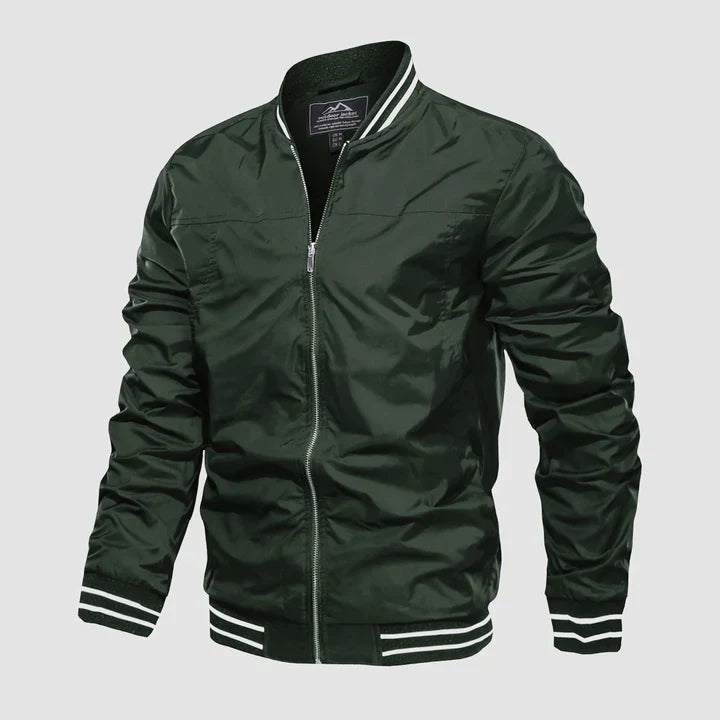 Lichtgewicht heren windjack, windafstotend en functioneel voor elk seizoen. Essentiële buitenkleding.