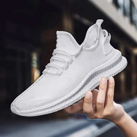 Lichtgewicht witte heren orthopedische schoenen met ademend mesh, ideaal voor dagelijks comfort.