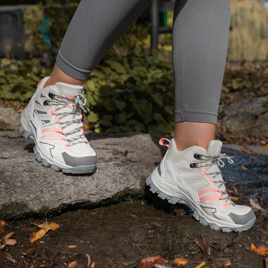 Dames lichtgewicht wandelschoenen, stijlvol en robuust, geschikt voor avontuurlijke wandelingen in diverse terreinen.