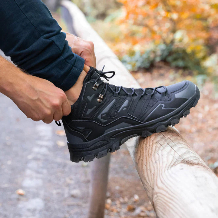 Dames lichtgewicht wandelschoenen, stijlvol en robuust, geschikt voor avontuurlijke wandelingen in diverse terreinen.