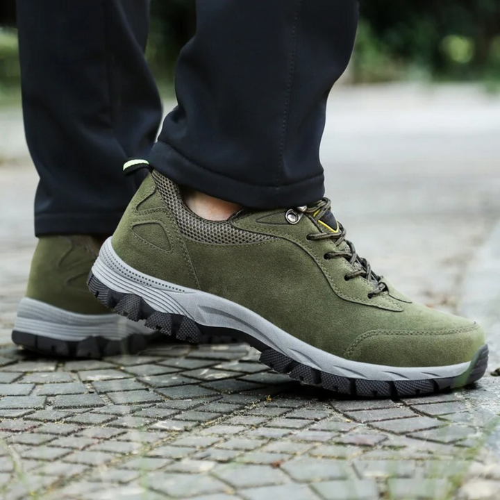 "Lichtgewicht waterdichte herenschoenen met antislipzool en duurzaam ontwerp, ideaal voor wandeltochten en trekking."