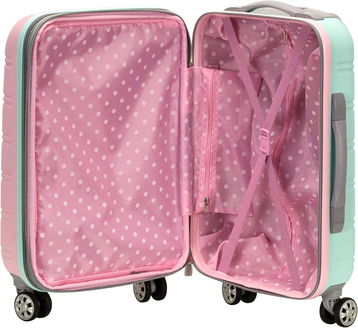 Detail van de soepele dubbele spinnerwielen op de roze lichtgewicht handbagage koffer.
