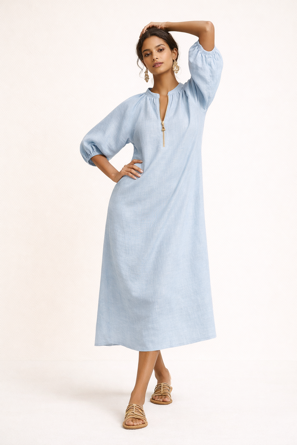 Comfortabele en veelzijdige lange zomerjurk voor dames, met korte mouwen en relaxte pasvorm.