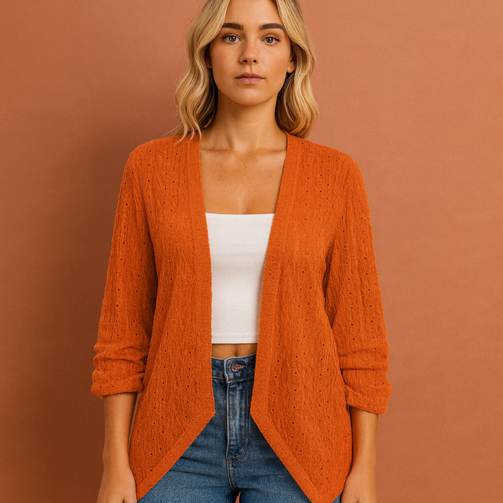 Comfortabel luchtig gehaakt vest voor dames, met open voorkant, ideaal voor een relaxte bohemian zomerlook.