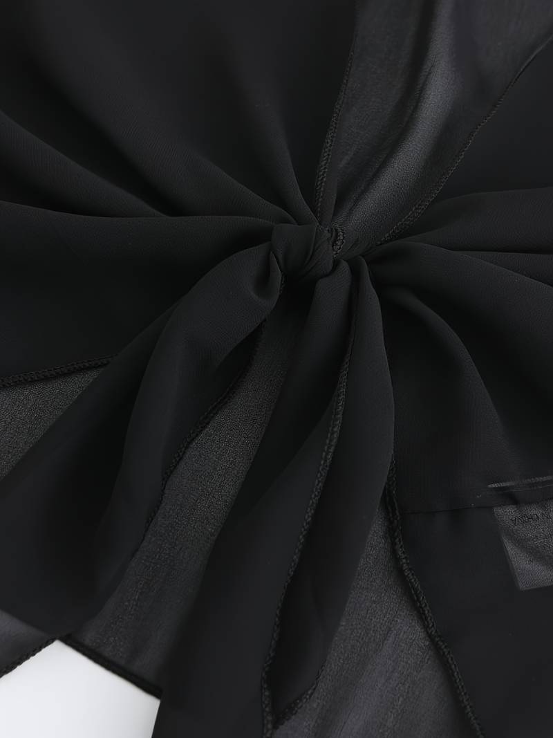 "Luchtige chiffon bolero met striksluiting en korte mouwen, elegant over zomeroutfits. Ideaal voor warme dagen en koele avond