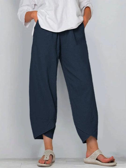 Dames cropped broek met luchtige pasvorm, minimalistisch ontwerp en comfortabel voor de zomer.