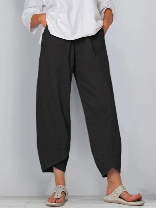 Moderne cropped damesbroek, comfortabel en luchtig, perfect voor een casual zomerlook.