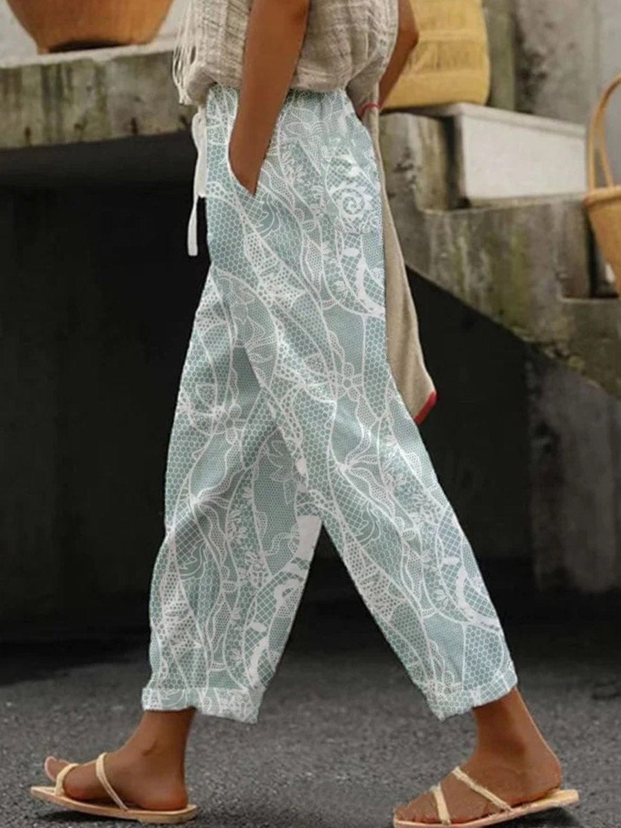 "Luchtige dames zomersbroek met elastische taille, losvallende pasvorm, en ademende katoenblend voor optimaal zomercomfort."