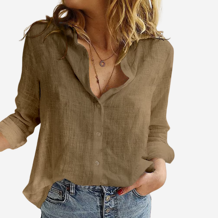 Comfortabele luchtige damesblouse met modieuze vintage reverskraag, perfect voor een elegante en ontspannen look.