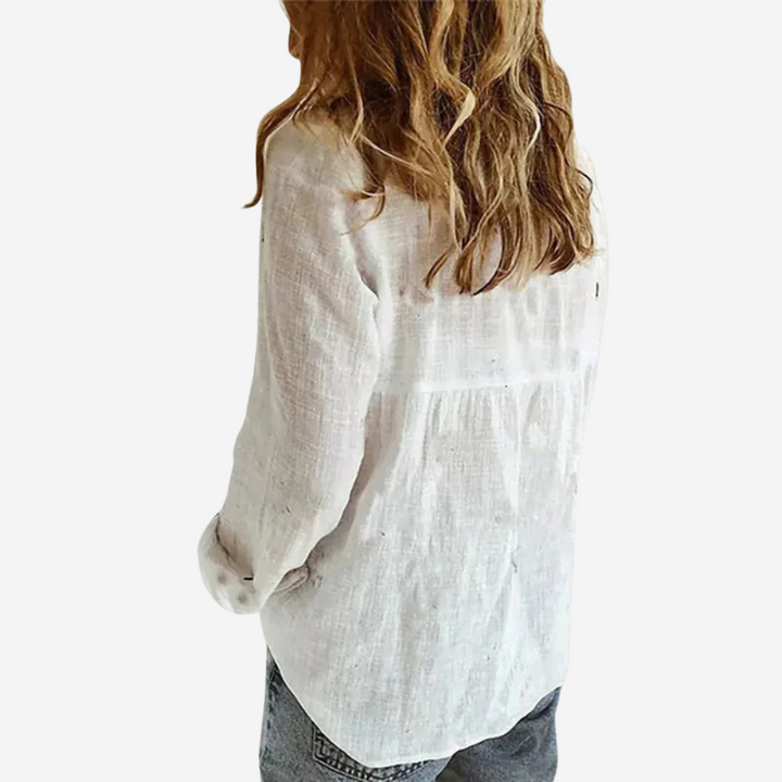 Stijlvolle damesblouse met luchtige losvallende pasvorm, comfortabel, vintage reverskraag en praktische knoopsluiting.