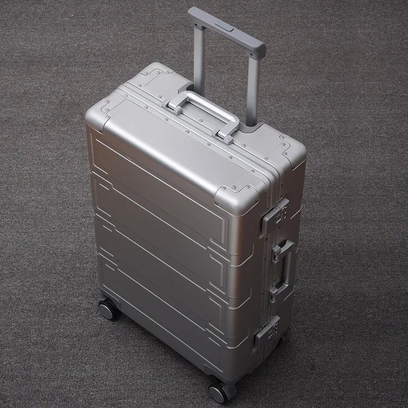 Luxe aluminium reiskoffer Pristina met TSA slot. Duurzame hardshell koffer voor stijlvol reizen.