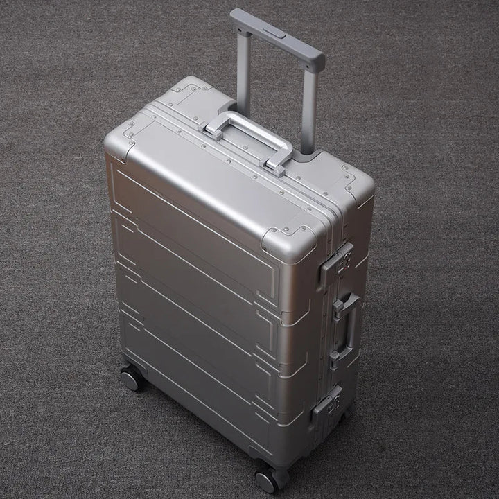 Luxe aluminium reiskoffer Pristina met TSA slot. Duurzame hardshell koffer voor stijlvol reizen.