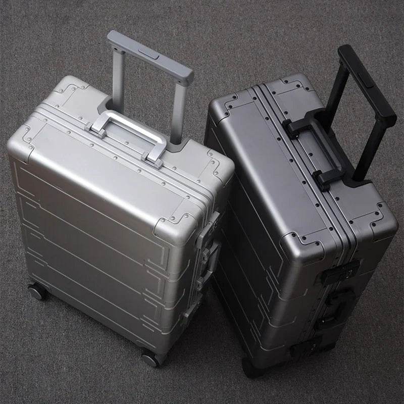 Pristina aluminium koffer: lichtgewicht met 360 graden wielen en TSA slot voor zorgeloos reizen.