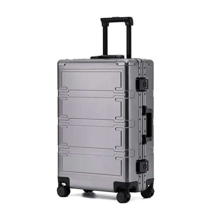 Binnenkant van de luxe aluminium reiskoffer Pristina. Ruime, georganiseerde hardshell koffer.