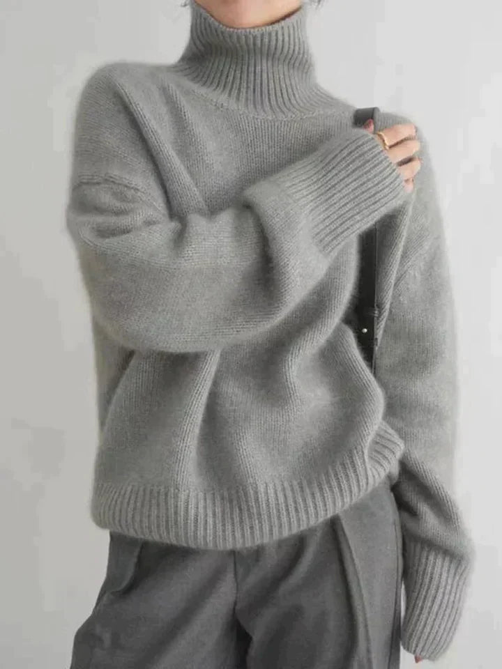 "Luxe beige kasjmier coltrui voor dames, warme en stijlvolle trui, tijdloos ontwerp, lichte en zachte stoffen."