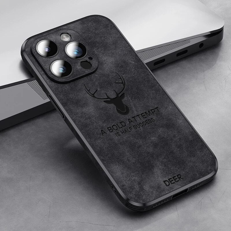 Luxe bruin leren telefoonhoesje voor iPhone, premium gevoel en veilige bescherming.