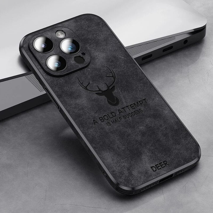 Luxe bruin leren telefoonhoesje voor iPhone, premium gevoel en veilige bescherming.