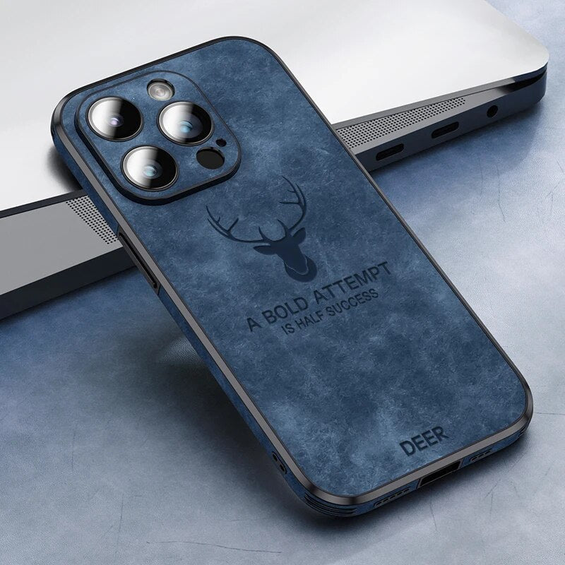 Blauw leren iPhone hoesje, ontworpen voor optimale grip en schokabsorptie.