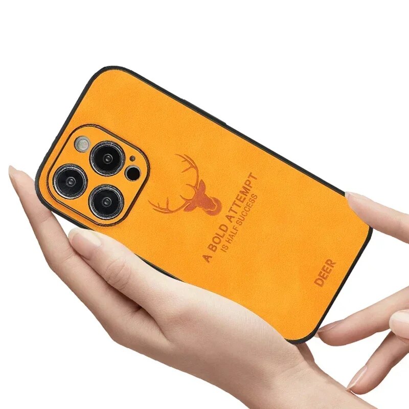 Luxe bruin leren iPhone hoesje, verfijnde look met essentiële valbescherming.