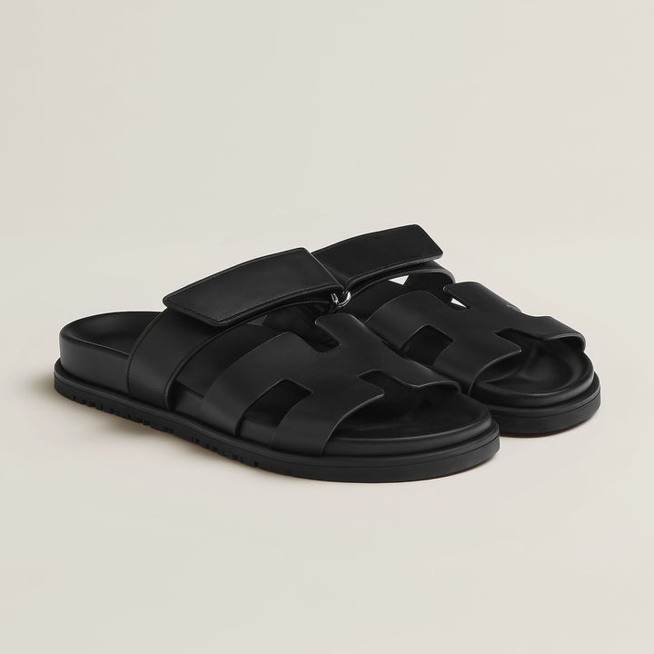 "Luxe dames sandalen met minimalistisch ontwerp en chic design, gemaakt van hoogwaardige materialen voor comfort en stijl."