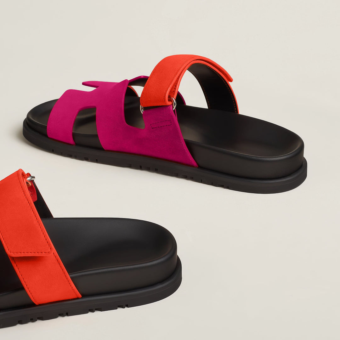 "Luxe dames sandalen met minimalistisch ontwerp en chic design, gemaakt van hoogwaardige materialen voor comfort en stijl."