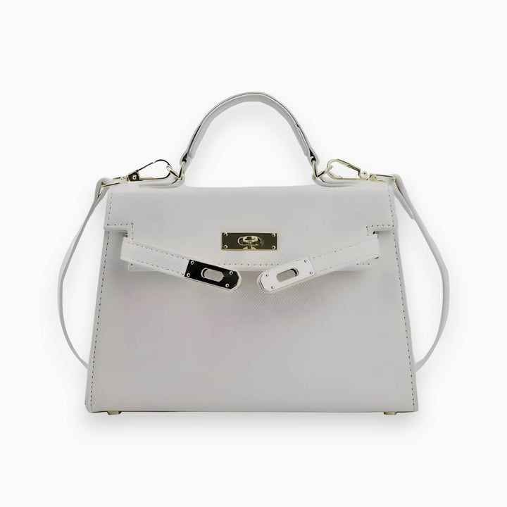 Luxe dameshandtas met glanzende metalen sluiting, strakke vormen, en stijlvolle structuur voor een elegante uitstraling.