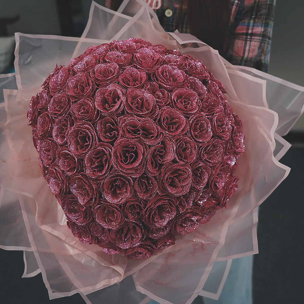 "Luxe glitter rozen boeket, eeuwige charme in rood, blauw, roze; tijdloze schoonheid zonder onderhoud. Perfect cadeau."