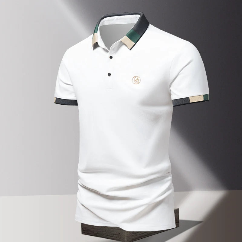 Luxe herenpolo met klassieke kraag, perfect voor een stijlvolle, tijdloze herenmode outfit.