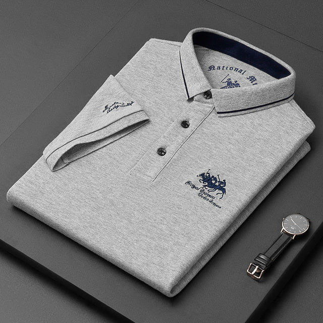 "Luxe katoenen poloshirt voor mannen, korte mouwen, elegante kleuren, klassieke knoopsluiting, tijdloze uitstraling."
