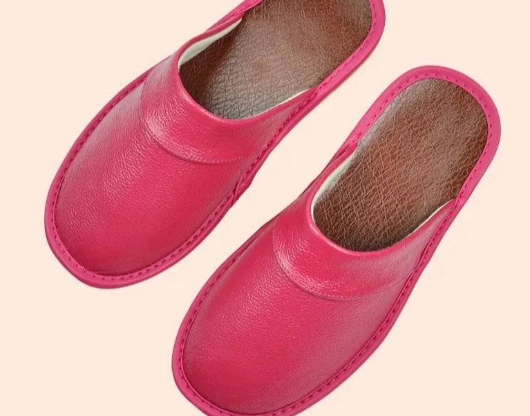 "Luxe leren heren pantoffels met tijdloos design en ergonomische pasvorm, gemaakt van duurzaam rundleer voor optimaal comfort