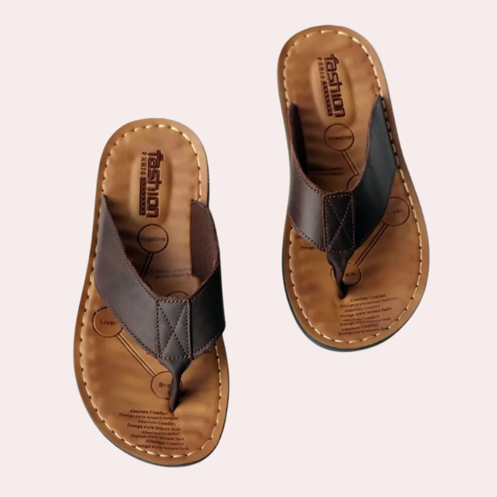 Luxe leren slippers voor heren, ergonomisch voetbed, tijdloos design, topkwaliteit in lichtbruin, zwart of bruin.