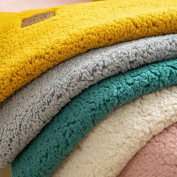 Luxe antislip bankhoes van zacht pluche. Verbeterd comfort en langdurige bescherming voor uw meubels.