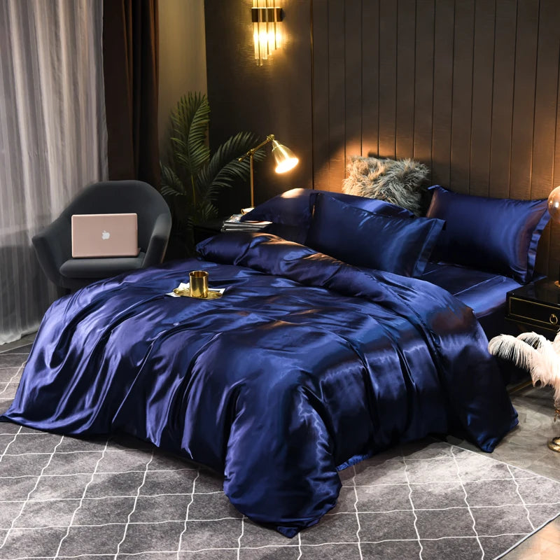 "Luxe satijnen beddenset, zijdezacht en chic; dekbedovertrek en kussenslopen in elegante kleuren voor ultiem comfort."