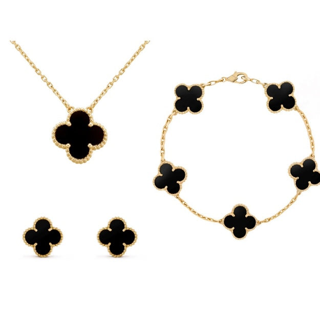 "Luxe sieradenset dames met klaverontwerp, parelmoer coating en gouden details, inclusief ketting, armband en oorbellen."