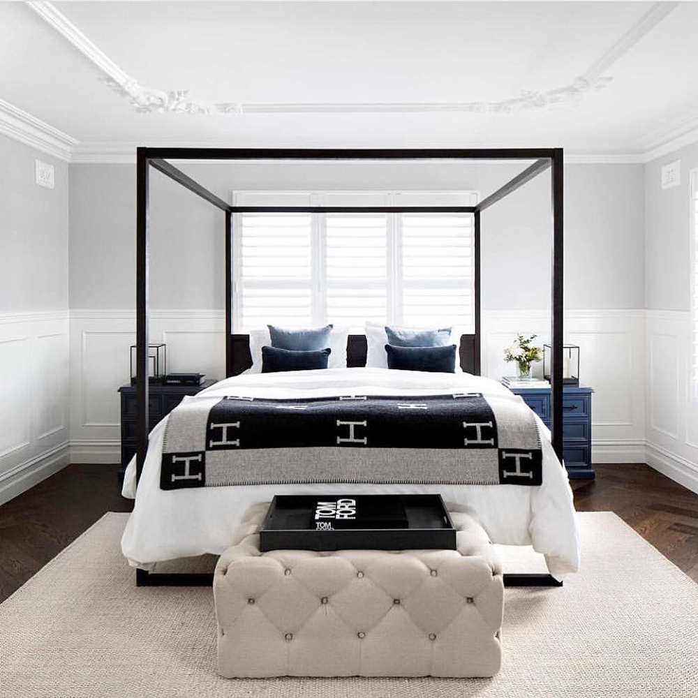 Warmte en zachtheid: een comfortabele kasjmierdeken, ideaal voor winterse dagen in je interieur.