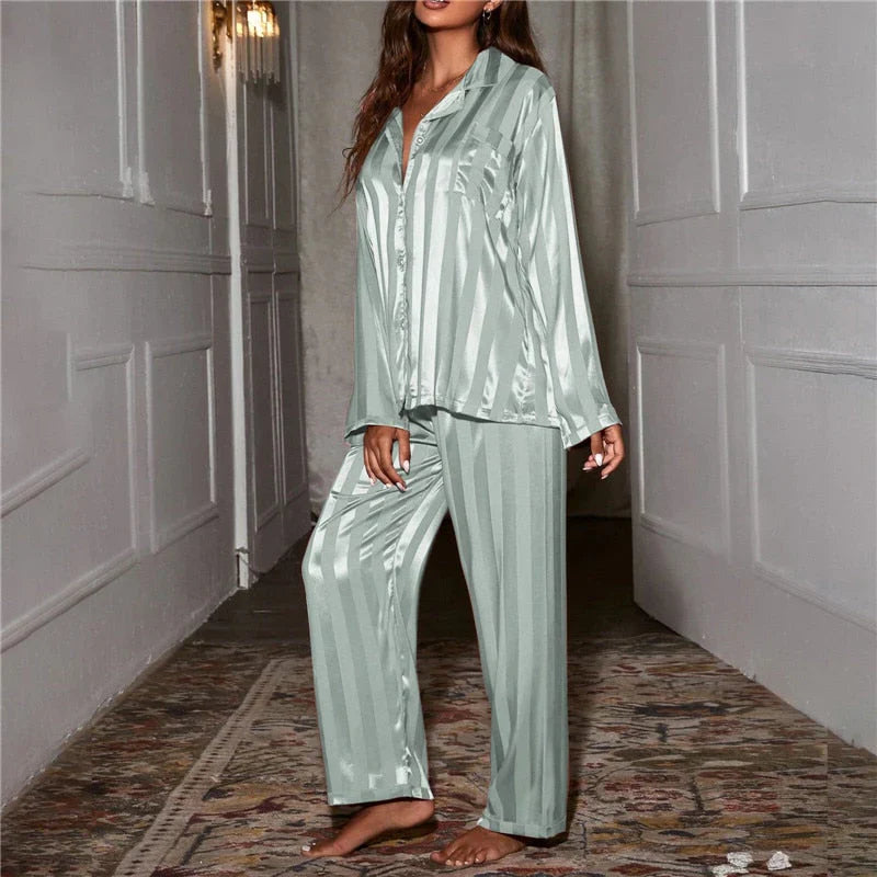Comfortabele zijden pyjamabroek voor dames, ideale loungewear.