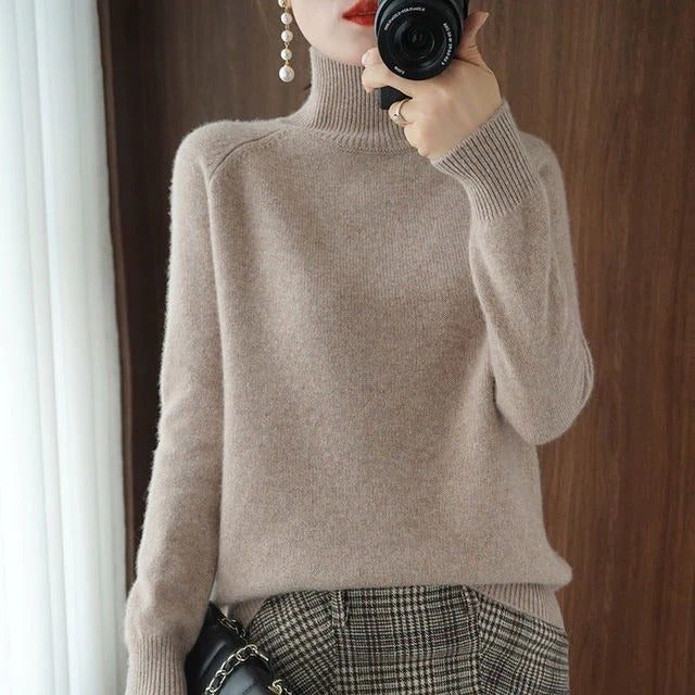 Veelzijdige dames coltrui, zowel casual als elegant te dragen. Een comfortabele gebreide winter essential.