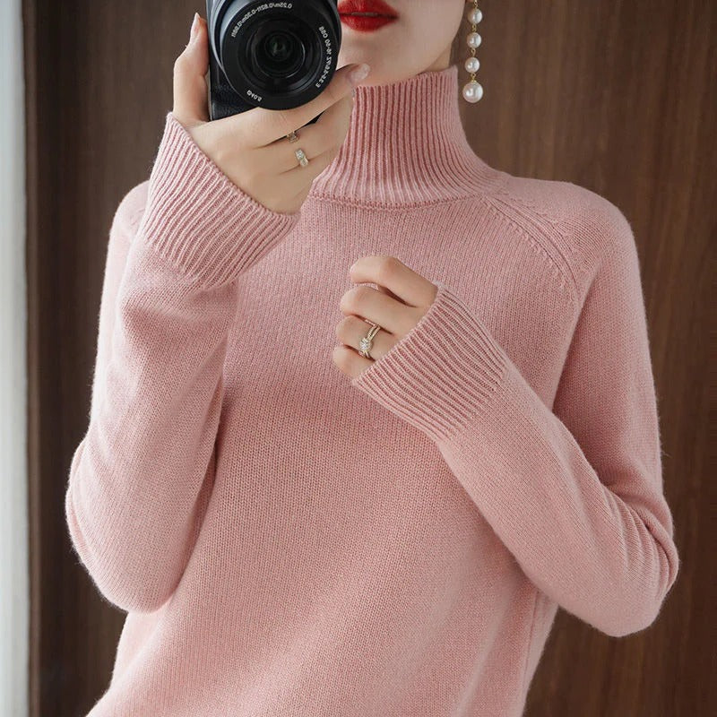Elegante gebreide dames coltrui met hoge hals, luxe en warm. Perfect voor een verfijnde winter outfit.