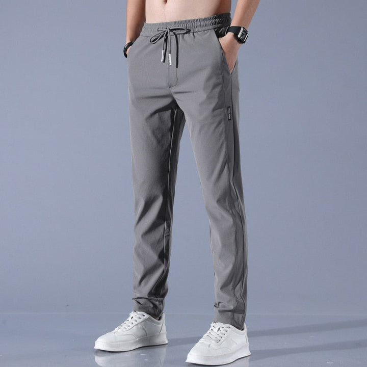Sneldrogende outdoor stretchbroek voor heren, perfect voor wandelen en zomerse avonturen. Trekkoord.