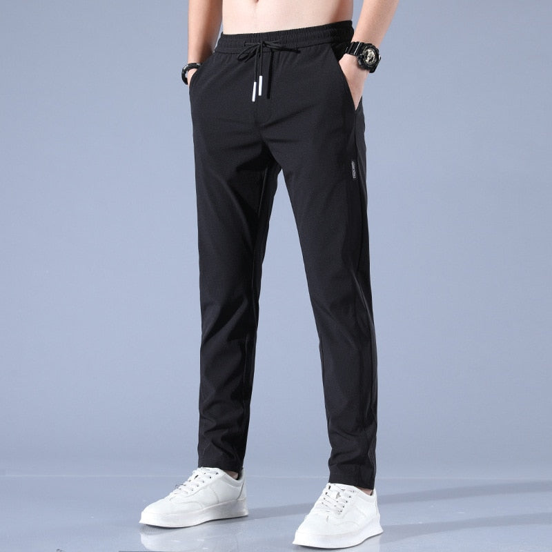 Casual heren stretchbroek met trekkoord, comfortabel voor dagelijkse kleding en reizen; veelzijdig design.
