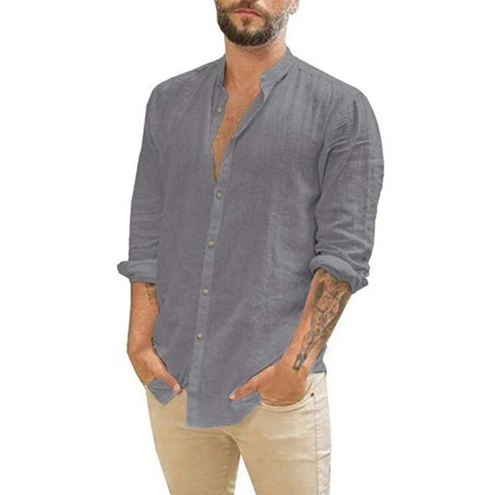 Stijlvol modern heren overhemd, lange mouwen, opstaande kraag, luchtig comfort. Perfect voor een zomerse look.