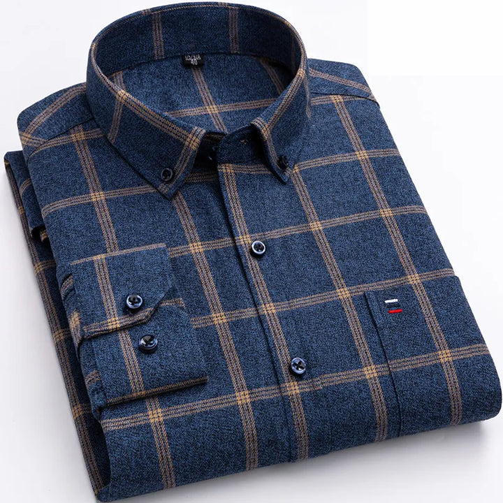 Mannen's stijlvolle geruite overhemd met lange mouwen, perfect voor casual en smart-casual look.