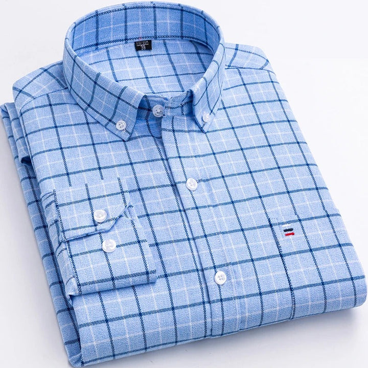 Veelzijdig geruit mannenoverhemd, stijlvol voor zowel casual als smart-casual gelegenheden.