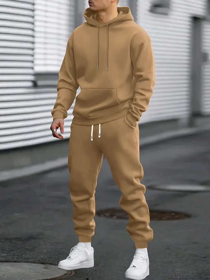Mannen trainingspak set: comfortabele hoodie en joggingbroek. Ideaal voor sport of casual vrije tijd.